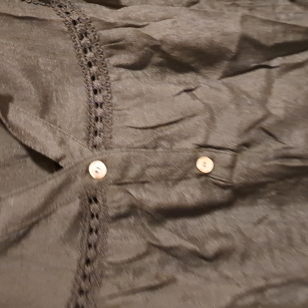 ♥️New Plus size black v neck top - Picture 10 of 11